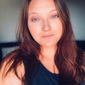 Meet your Posher, Hillary